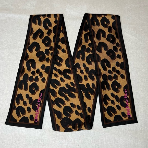 Louis Vuitton Leopard Bandeau - Picture 10 of 10